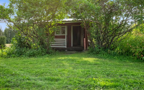 Maalaistalo Sipilä: Hierba, Arbusto, El Terreno Del Lote, Cabaña, Jardín, Área Rural, Cobertizo, Edificios Del Jardín, Cobertura Del Suelo