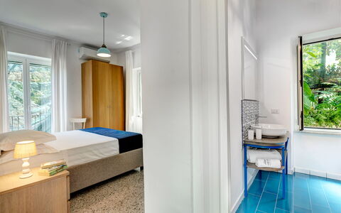 Apt Blu Mare Sorrento Coast: Edificio, Ventana, Planta, Suelo, Madera, Casa, Piso, Sombra, Comodidad