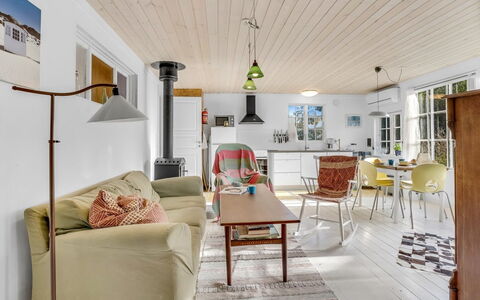 Aleta - 300M from the Sea: Mueble, Diseño De Interiores, Piso, Madera, Techo, Suelo, Silla, Sofá, Sala, Mesa