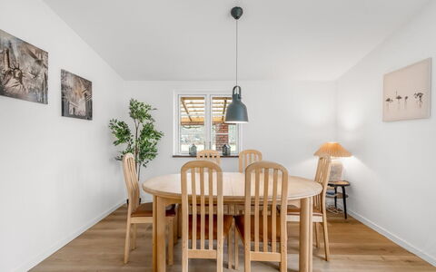 Agla - 2.5Km from the Sea: Mueble, Piso, Diseño De Interiores, Madera, Suelo, Techo, Suelos De Madera, Silla, Mesa, Comedor
