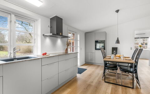 Agla - 2.5Km from the Sea: Piso, Madera, Suelo, Cocina, Mostrador, Diseño De Interiores, Gabinetes, Suelos De Madera, Techo, Casa
