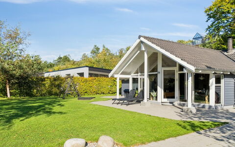 Solborg - 800M from the Sea: Casa, Casa, Puerta, Techo, Cabaña, Inmuebles, Jardín, Sombra, Vía Muerta, Yarda