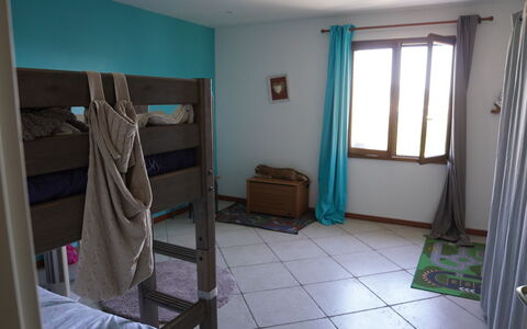 Lou Lann Vras: Suelo, Piso, Madera, Diseño De Interiores, Mueble, Habitación, Cama, Departamento, Habitación, Litera