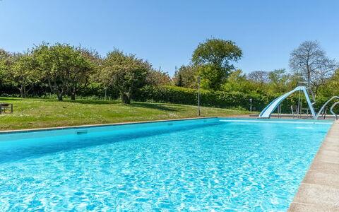Jesper - 350M from the Sea: Azul, Agua, Piscina, Material Compuesto, Ocio, Sombra, Fuente De Agua, Recurso, Centro De Ocio
