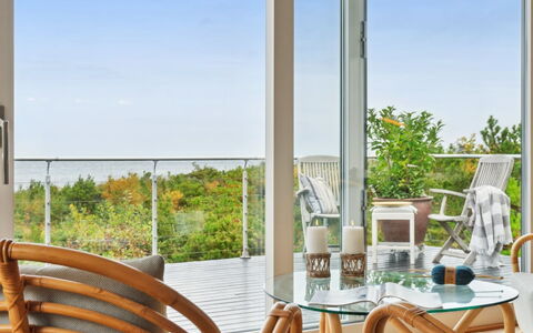 Kaleva - 100M from the Sea: Mueble, Diseño De Interiores, Piso, Suelo, Techo, Habitación, Silla, Mesa, Departamento, Cocina Y Comedor Mesa