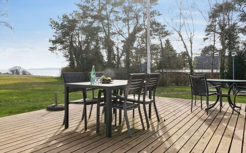 Salka - 200M to the Fjord: Mueble, Diseño De Interiores, Piso, Suelo, Techo, Habitación, Silla, Mesa, Departamento, Cocina Y Comedor Mesa