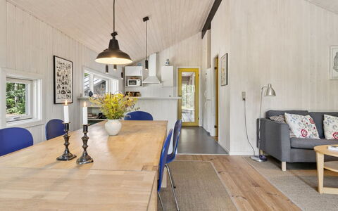Aimo - 300M from the Sea: Madera, Techo, Piso, Diseño De Interiores, Suelo, Habitación, Suelos De Madera, Madera Dura, Sala, Lámpara