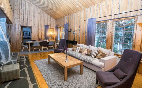 Villa Kajo: Madera, Diseño De Interiores, Piso, Suelo, Techo, Casa, Mueble, Sofá, Sala, Habitación