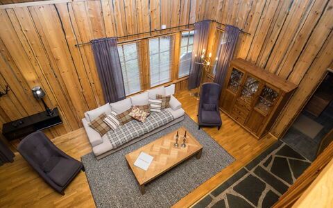 Villa Kajo: Piso, Diseño De Interiores, Suelo, Mueble, Madera, Sofá, Sala, Suelos De Madera, Techo, Habitación