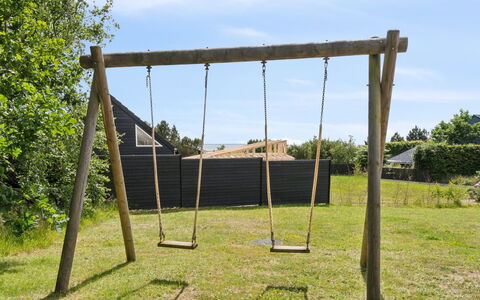 Veetrikki - 350M from the Sea: Columpio, Madera, Equipo De Juego Exterior, El Terreno Del Lote, Llanura, Patio De Recreo, Sombra, Parque, Jardín, Césped
