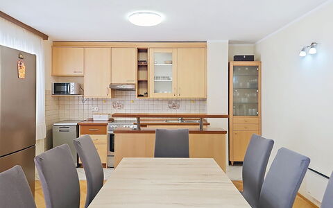 Lille: Mueble Para Exteriores, Arbusto, Casa, Mesa Al Aire Libre, Mueble, Casa, Jardín, Césped, Patio Interior, Inmuebles