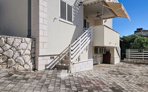 Lille: Barrio Residencial, Escalera, Material Compuesto, Casa, Diseño Urbano, Hormigón, Balcón, Sombra, Pretil