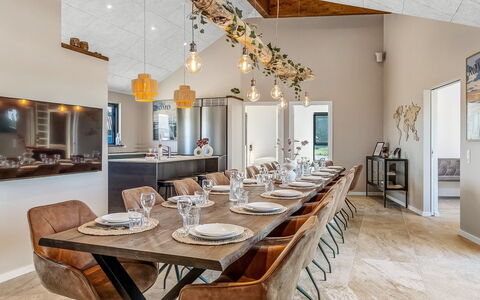 Sönke - 4Km from the Sea: Mueble, Diseño De Interiores, Piso, Madera, Techo, Lámpara, Cocina Y Comedor Mesa, Mesa, Comedor, Candelabro