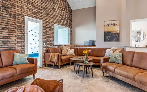 Sönke - 4Km from the Sea: Sofá, Mueble, Madera, Diseño De Interiores, Sala, Piso, Departamento, Suelo, Casa