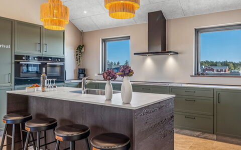 Sönke - 4Km from the Sea: Mostrador, Diseño De Interiores, Cocina, Mueble, Piso, Lámpara, Techo, Madera, Gabinetes, Aparato De Cocina