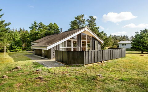 Skrollan - 200M to the Fjord: Techo, Casa, Casa, Cabaña, Puerta, Vía Muerta, Cubierta, Porche, Tablón, Madera Dura