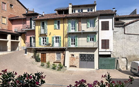 Castagnole Monferrato 200: Edificio, Pared, Ventana, Barrio Residencial, Barrio, Fachada, Casa, By, Casa, Balcón