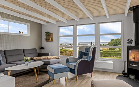 Filomena - 300M from the Sea: Mueble, Diseño De Interiores, Piso, Suelo, Madera, Techo, Habitación, Silla, Sofá, Sala