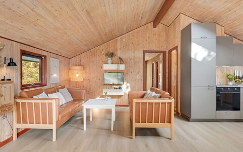 Regine - 1.1Km to the Fjord: Mueble, Mueble Para Exteriores, Vajilla, Mesa, Drinkware, Silla, Mesa Al Aire Libre, Comida, Botella