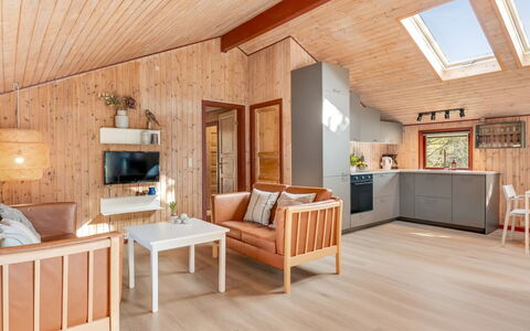Regine - 1.1Km to the Fjord: Mueble, Mueble Para Exteriores, Vajilla, Mesa, Drinkware, Silla, Mesa Al Aire Libre, Comida, Botella