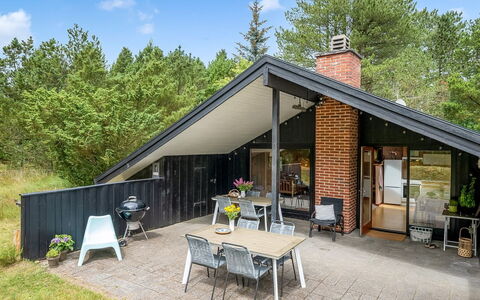 Regine - 1.1Km to the Fjord: Casa, Casa, Techo, Cabaña, Cobertura Del Suelo, Vía Muerta, Inmuebles, Casa De Campo, Sombra, Edificios Del Jardín