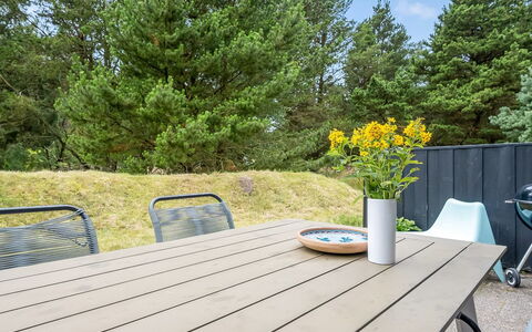 Regine - 1.1Km to the Fjord: Mueble, Mueble Para Exteriores, Mesa Al Aire Libre, Mesa, Silla, Tablón, Madera Dura, Cocina Y Comedor Mesa, Jardín, Mesa De Picnic