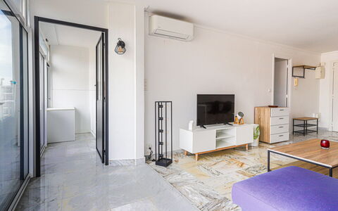 Roquebrune Cap Martin 110: Edificio, Televisión, Encendiendo, Marco, Sofá, Comodidad, Piso, Casa, Suelo, Salón