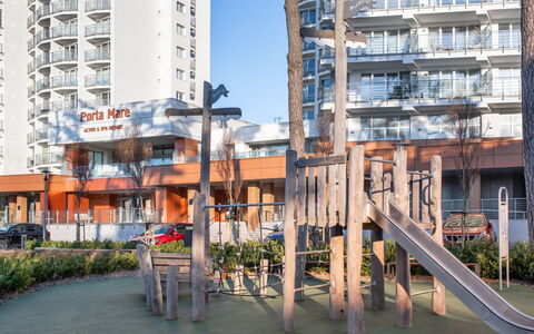 Mistral Porta Mare: Edificio, Departamento, Ciudad, Condominio, Barrio Residencial, Arquitectura, Área Metropolitana, Diseño Urbano, Edificio Comercial