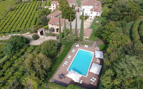 Il Vigneto, Verona, Pool, Wifi: Plantación, Inmuebles, Vista Panorámica, Jardín, Agricultura, Paisajismo, Hacienda, Eco Hotel, Villa, Fotografía Aérea