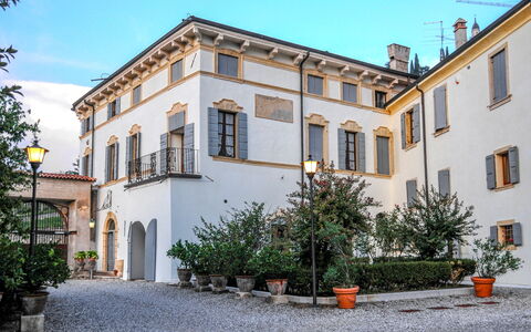 Il Vigneto, Verona, Pool, Wifi: Planta, Cielo, Edificio, Propiedad, Ventana, Arquitectura, Árbol, Maceta, Casa