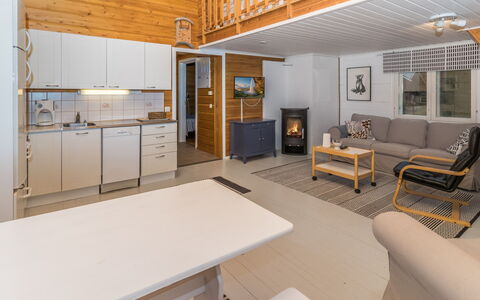 Onnimanni: Madera, Diseño De Interiores, Techo, Suelo, Mueble, Piso, Habitación, Sofá, Cocina, Sala