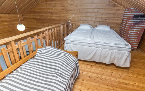 Onnimanni: Madera, Suelo, Piso, Diseño De Interiores, Mueble, Techo, Cama, Manchas De Madera, Habitación, Habitación