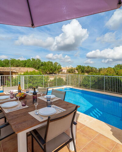 Campas: Cielo, Nube, Mesa, Propiedad, Mueble, Agua, Azur, Piscina, Azul, Naturaleza