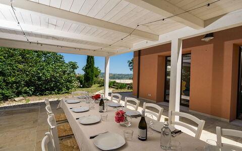 Relais Tenuta Santori: Planta, Propiedad, Mueble, Mesa, Silla, Vajilla, Sombra, Diseño De Interiores, Edificio, Madera