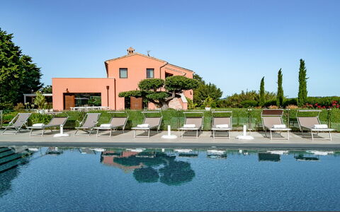 Relais Tenuta Santori: Agua, Cielo, Planta, Azur, Árbol, Edificio, Cuerpo De Agua, Paisaje Natural, Diseño Urbano, Ocio