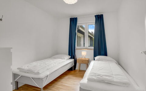 Rajna - 250M from the Sea: Diseño De Interiores, Techo, Suelo, Piso, Habitación, Mueble, Departamento, Habitación, Cubiertas De Ventanas, Cama