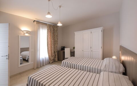 Villa Adriatica Near Ostuni Puglia: Edificio, Mueble, Comodidad, Madera, Encendiendo, Textil, Sombra, Casa, Marco De La Cama
