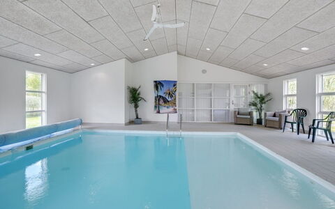 Frederikka - 1.9Km from the Sea: Blanco, Pendiente