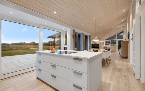 Corina - 850M to the Fjord: Piso, Diseño De Interiores, Madera, Techo, Suelo, Mostrador, Cocina, Lámpara, Mueble, Gabinetes