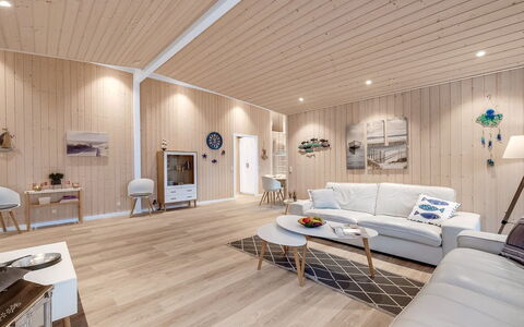 Corina - 850M to the Fjord: Diseño De Interiores, Piso, Madera, Suelo, Suelos De Madera, Techo, Mueble, Sala, Casa, Habitación