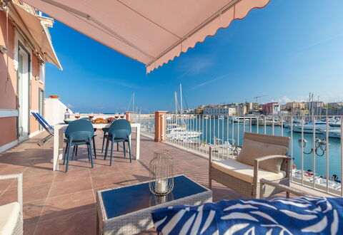 Sospiri Sul Mare: Cielo, Agua, Propiedad, Edificio, Azul, Azur, Sombra, Mueble Para Exteriores, Mesa, Piscina