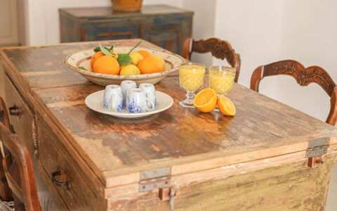 Country Trullo Rosso With Jacuzzi Alberobello: Comida, Mesa, Mueble, Vajilla, Fruta, Naranja, Madera