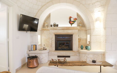 Country Trullo Rosso With Jacuzzi Alberobello: Propiedad, Edificio, Diseño De Interiores, Madera, Mesa, Sala, Suelo, Piso, Hogar, Sofá
