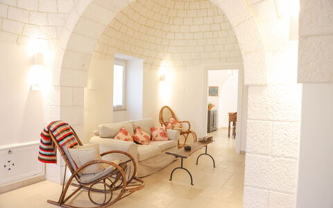 Country Trullo Rosso With Jacuzzi Alberobello: Mueble, Edificio, Diseño De Interiores, Madera, Casa, Comodidad, Suelo, Piso, Ventana, Silla