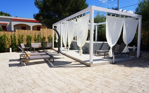 Apartments In Villa Selva, Locorotondo, Puglia: Cielo, Planta, Árbol, Sombra, Fachada, Bienes Raíces, Diseño Urbano, Paisaje, Superficie De La Carretera, Ocio