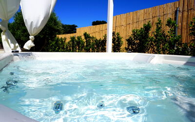 Apartments In Villa Selva, Locorotondo, Puglia: Agua, Tiempo De Día, Edificio, Cielo, Ligero, Azul, Piscina, Verde, Mundo, Azur