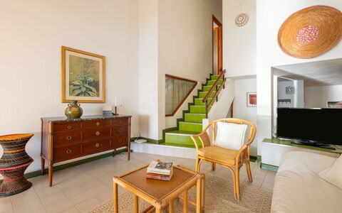 Capo Boi: Mesa, Mueble, Edificio, Propiedad, Marco, Planta, Madera, Planta De Casa, Diseño De Interiores, Encendiendo