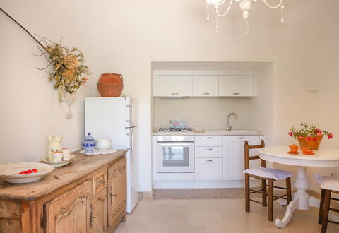 Country Trullo Verde, Wifi, Alberobello: Gabinetes, Mueble, Propiedad, Mostrador, Cajón, Naranja, Diseño De Interiores, Madera, Lavabo, Edificio