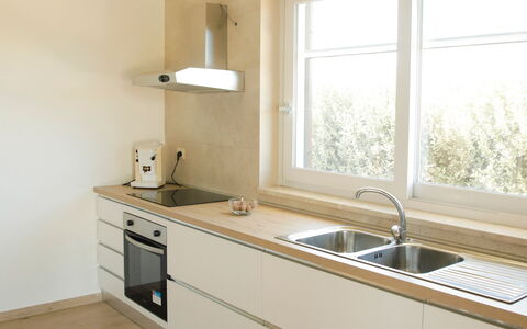 Villa Mariarosaria - Dimora Esclusiva con Piscina: Cocina, Mostrador, Diseño De Interiores, Piso, Pared, Madera, Suelo, Aparato De Cocina, Techo, Gabinetes