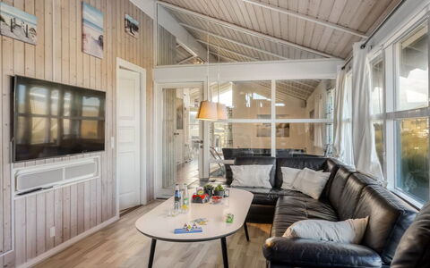 Adrienne - 490M from the Sea: Madera, Diseño De Interiores, Casa, Techo, Suelo, Sofá, Puerta, Sala, Suelos De Madera, Habitación